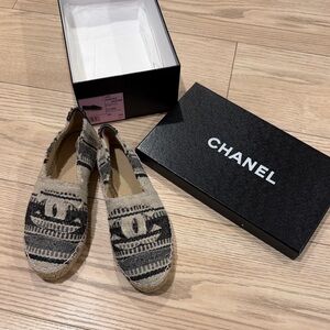 CHANEL Fabric Espadrilles - Gray and Tan